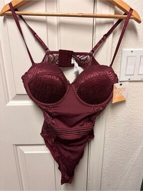 XL- Burgundy Lace-Trim Bodysuit nwt